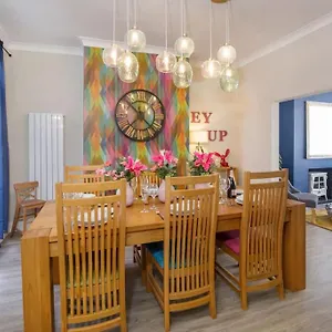  Holiday home The Milton - Stylish Terraced United Kingdom