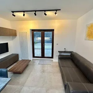  Apartment Stadium View, 4 Bed 4 Ensuite Bathroom House United Kingdom